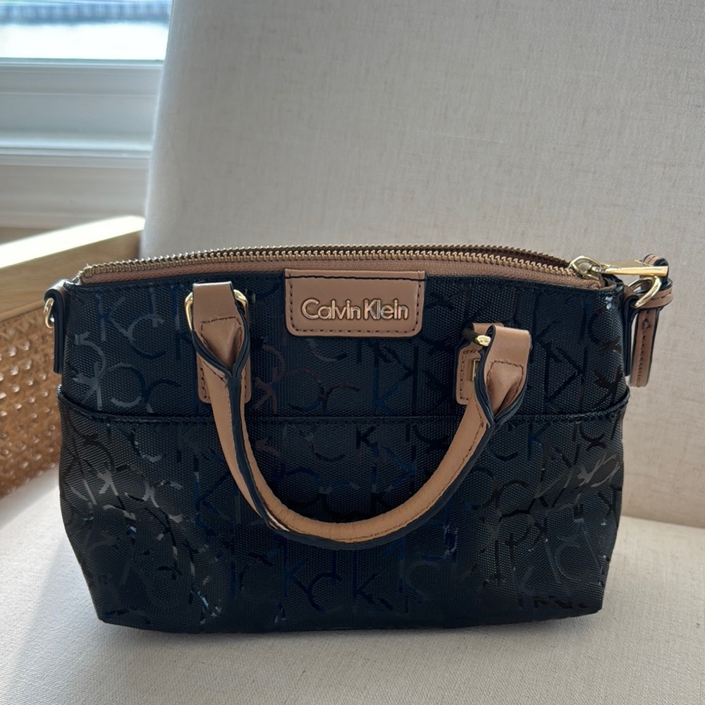 Calvin Klein Black Handbag with Sleek Design
